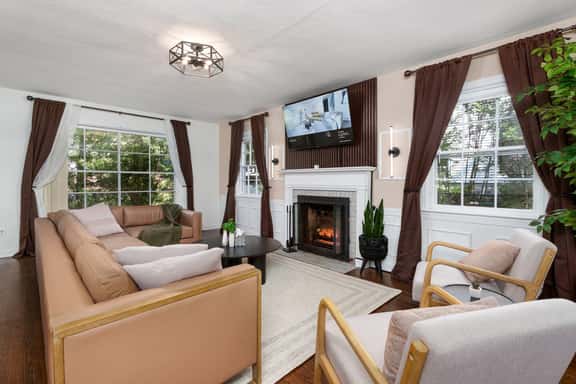 Exclusive Lux Home Near Town • Game Rm • Gym • 4BR - Holiday Home - Image 1
