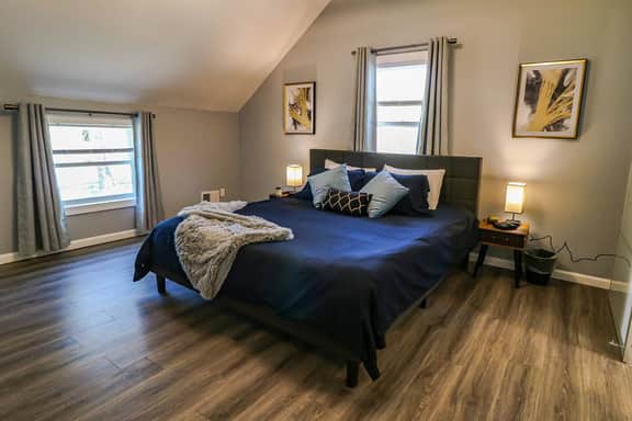 Lavish Spacious Home Near Town • Game Room • 4BR
