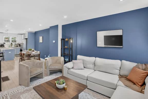 Elegant 4BR · Roof Deck & Movie Rm · 8 Min to CHOP - Image 2