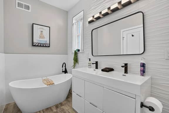Elegant 4BR · Roof Deck & Movie Rm · 8 Min to CHOP - Image 5