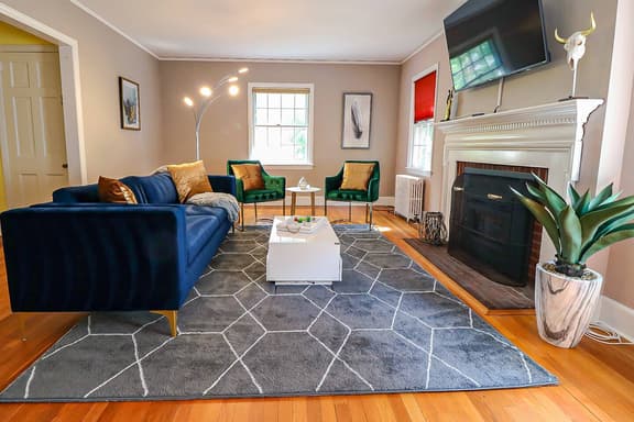 Lofty Elegant Home • Downtown Princeton • 3BR